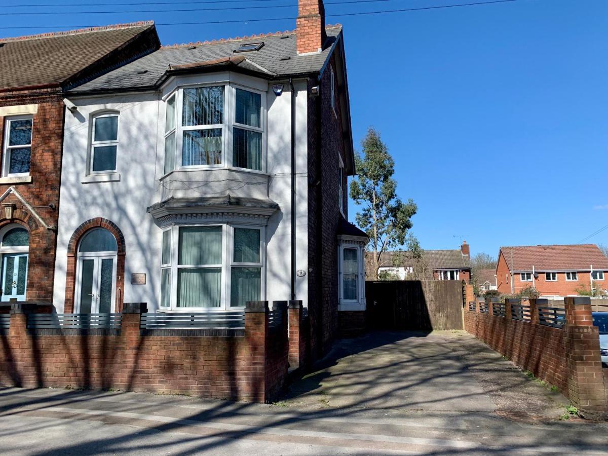 Somerford Place - 6 Beds - Sleeps 12 - Parks 2-3 Cars/Vans Willenhall Exterior photo