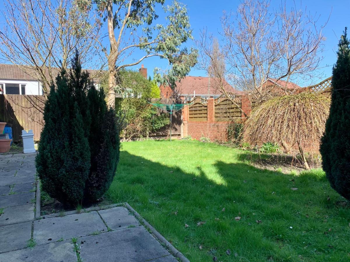 Somerford Place - 6 Beds - Sleeps 12 - Parks 2-3 Cars/Vans Willenhall Exterior photo